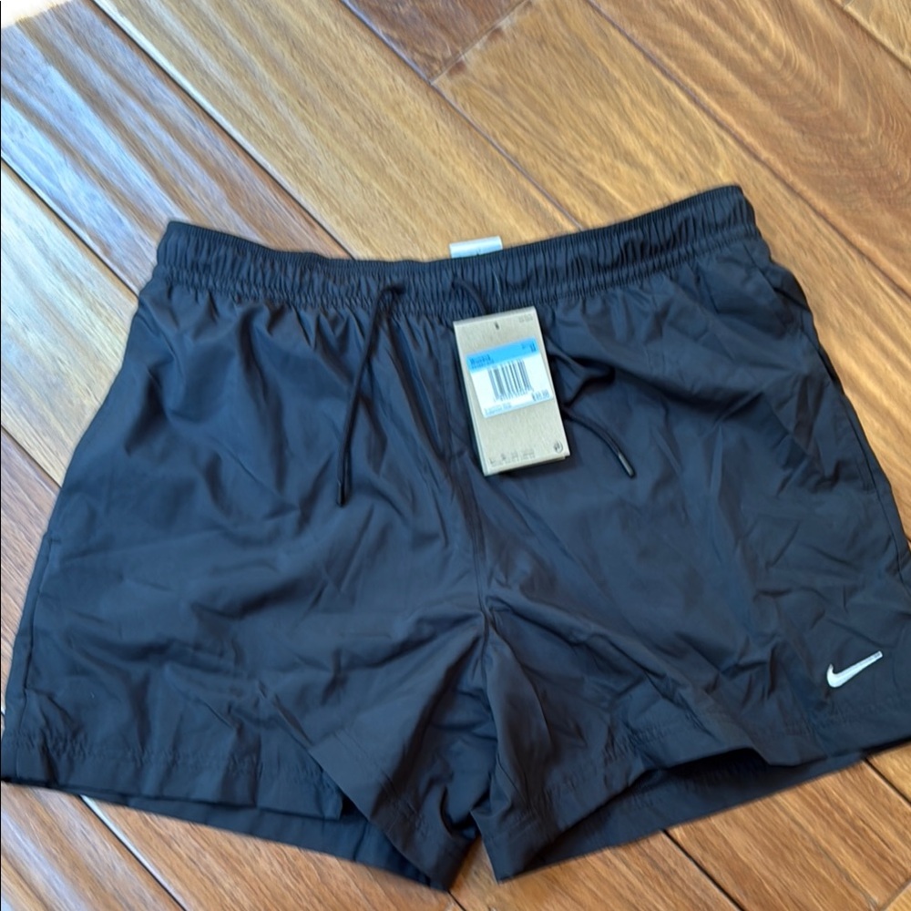 Nike Standard Fit Mid Rise Performance Shorts